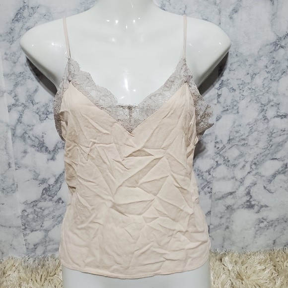 Forever21 tank top with lace. - Picture 2 of 5